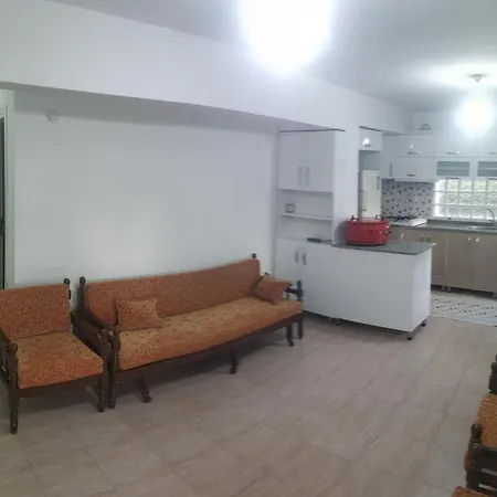 Havuzlu Sitede Bahce Kati Villa Kusadası