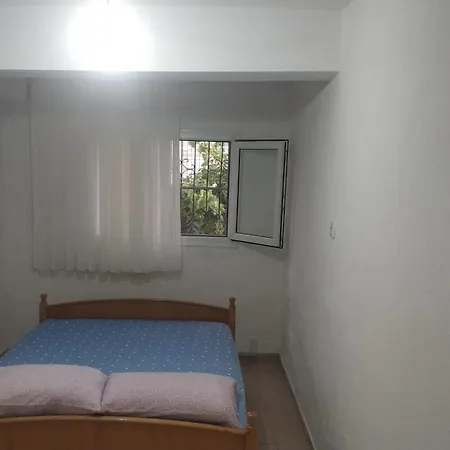 Villa Havuzlu Sitede Bahce Kati Kusadasi