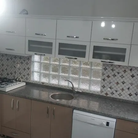 Havuzlu Sitede Bahce Kati